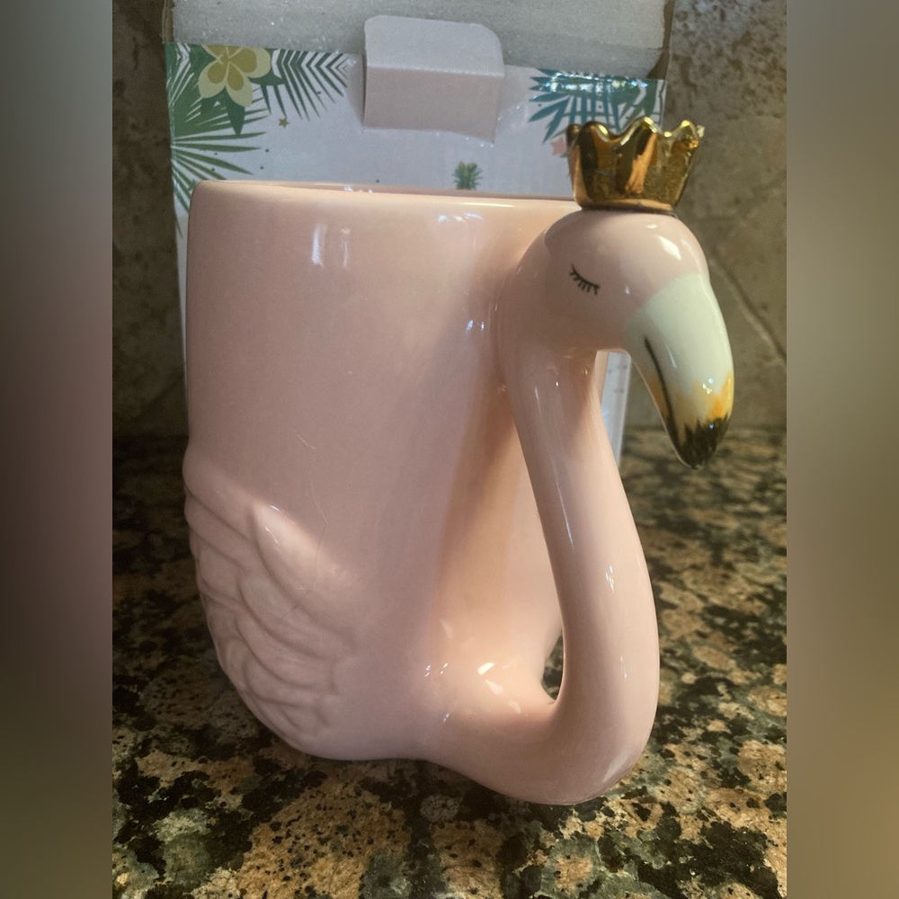 NIB Pink Flamingo Mug with Gold Crown - Picture 2 of 2